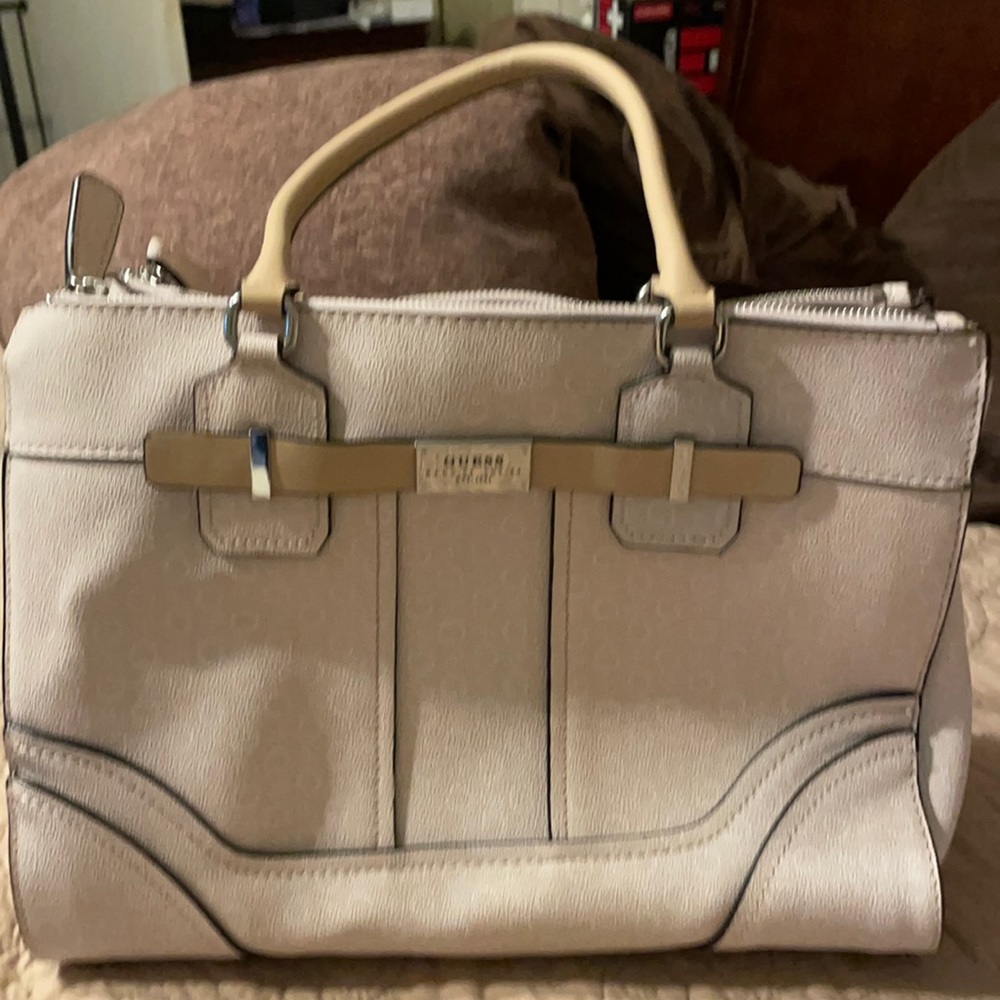 Guess tote
